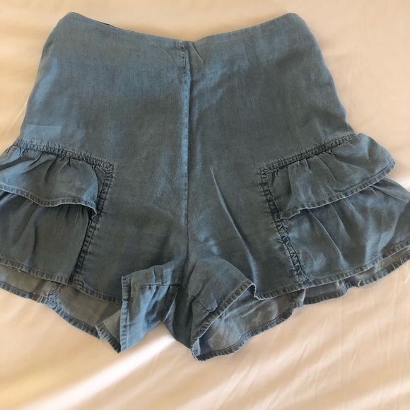 Pants - DO+BE Light Denim Ruffle Shorts Size M